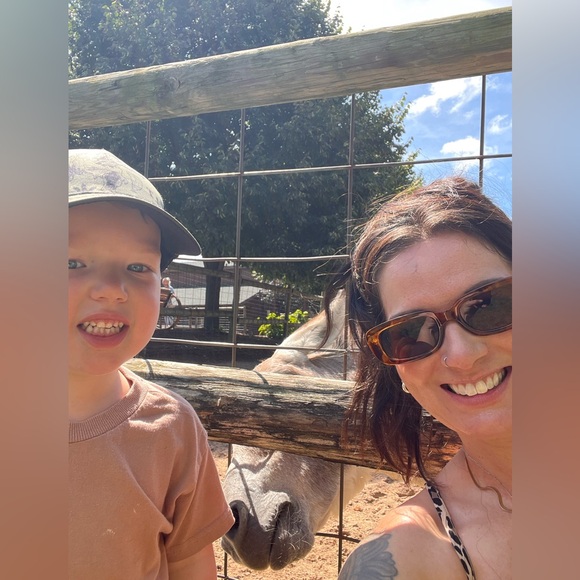 Meet your Posher, Tracy - Picture 2 of 4